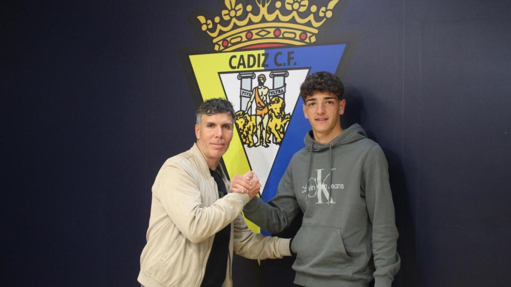 Roberto Rosado renova el seu contracte amb el Cádiz fins al 2027