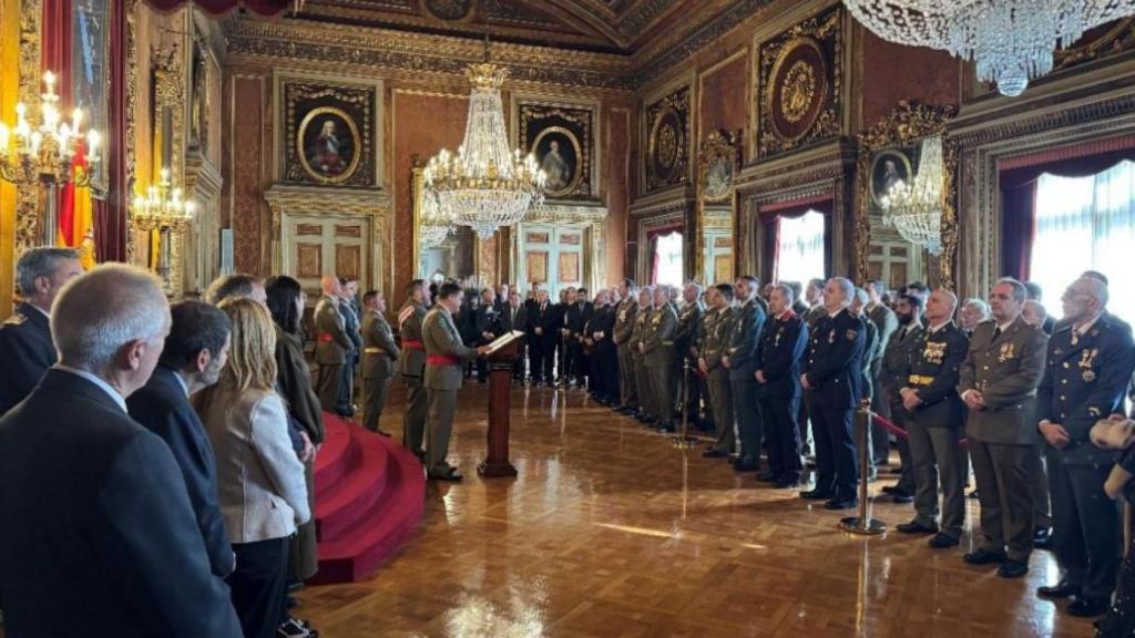 El teniente general Busquier dirigiéndose a los asistentes a la Pascua Militar en Barcelona