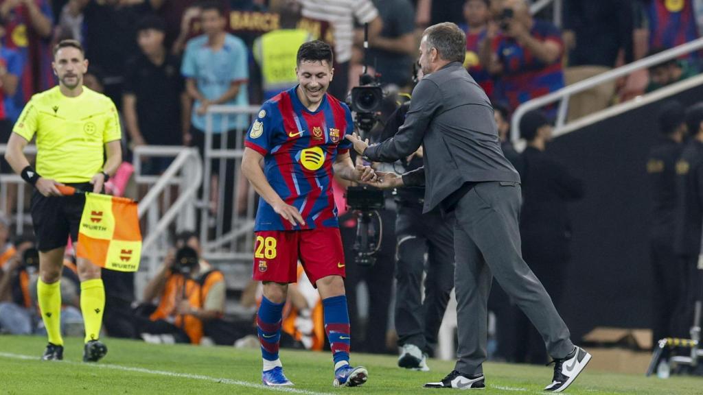 Roony Bardghji, felicitat per Hansi Flick al Barça-Athletic Club de la Supercopa