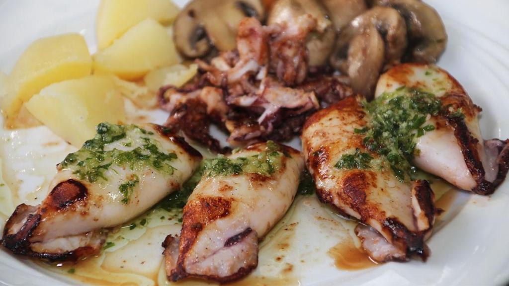Calamarcitos con patatas y champiñones