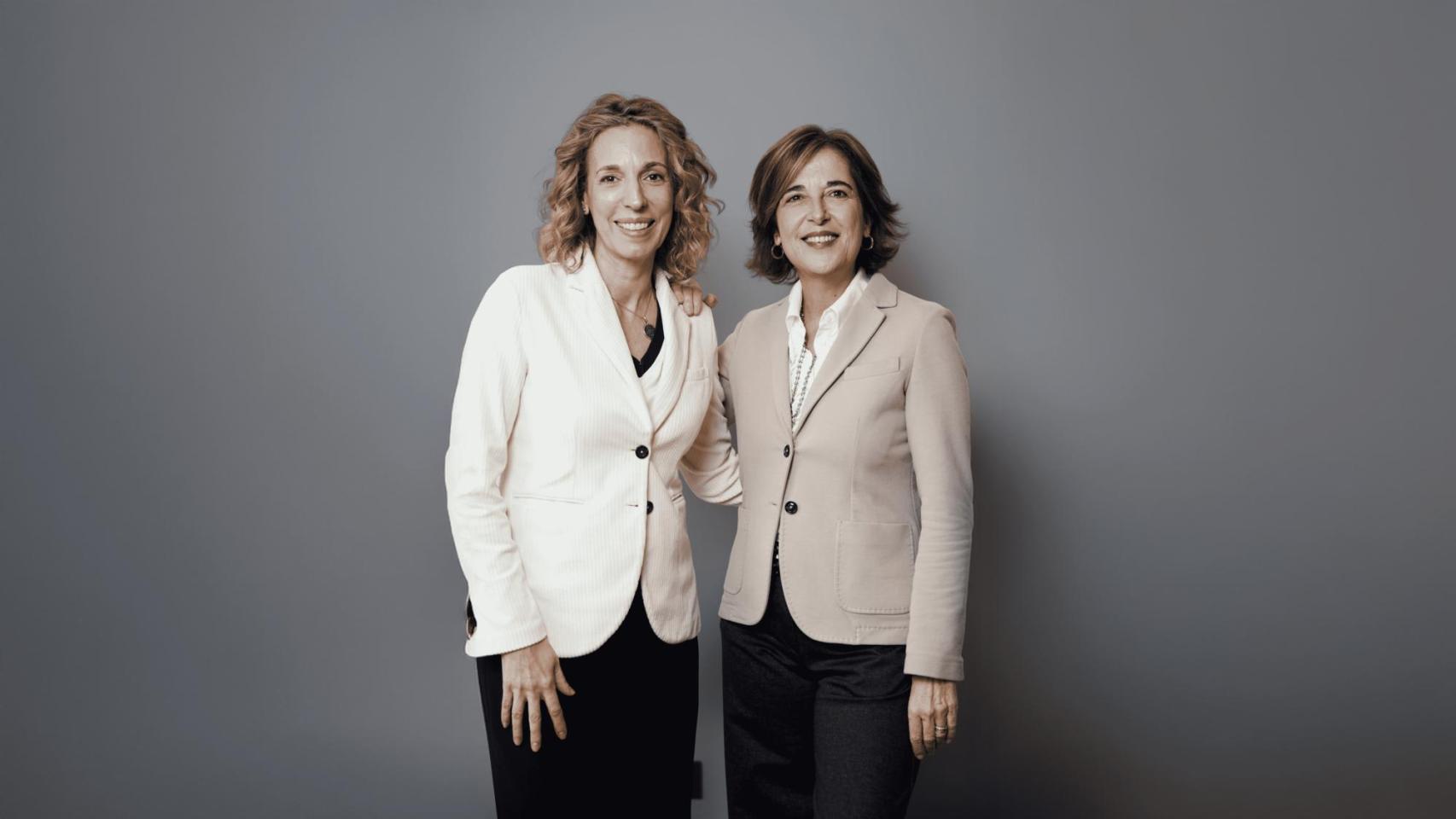 La nueva directora general de LLYC Barcelona, Àngels Chacón, y la nueva presidenta ejecutiva de LLYC Barcelona, María Cura