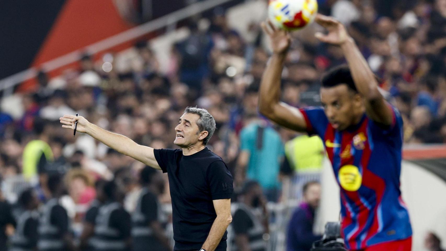 Ernesto Valverde, desquiciado durante el Barça-Athletic de Supercopa