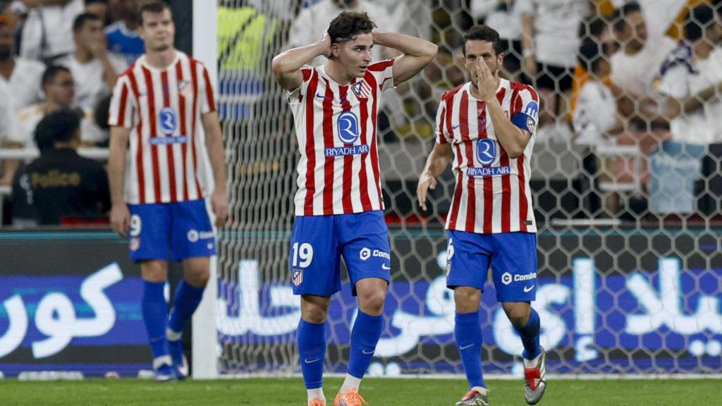 Julián Álvarez se lamenta por una ocasión fallada en el Atlético-Real Madrid de la Supercopa
