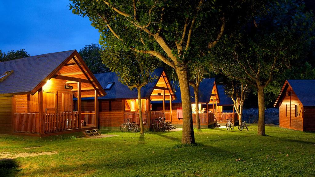 Bungalous i cabanes del Verneda Camping Mountain Resort