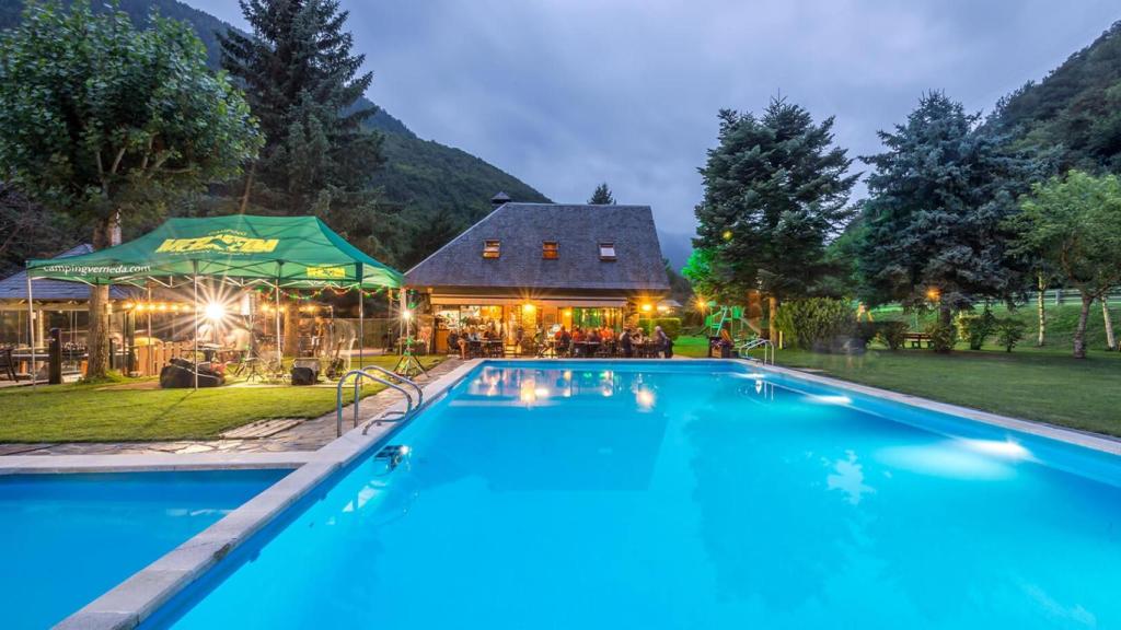 Piscina del Verneda Camping Mountain Resort