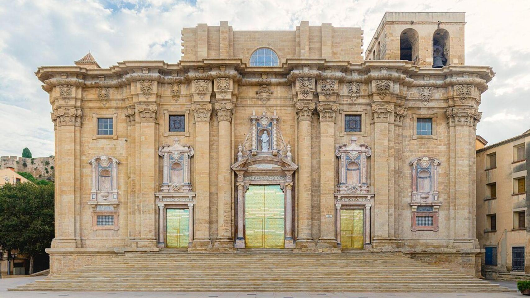 La fachada de la Catedral de Tortosa, la más ancha de Cataluña
