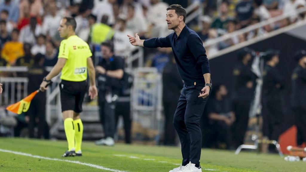 Xabi Alonso dirige al Real Madrid en la semifinal de la Supercopa frente al Atlético