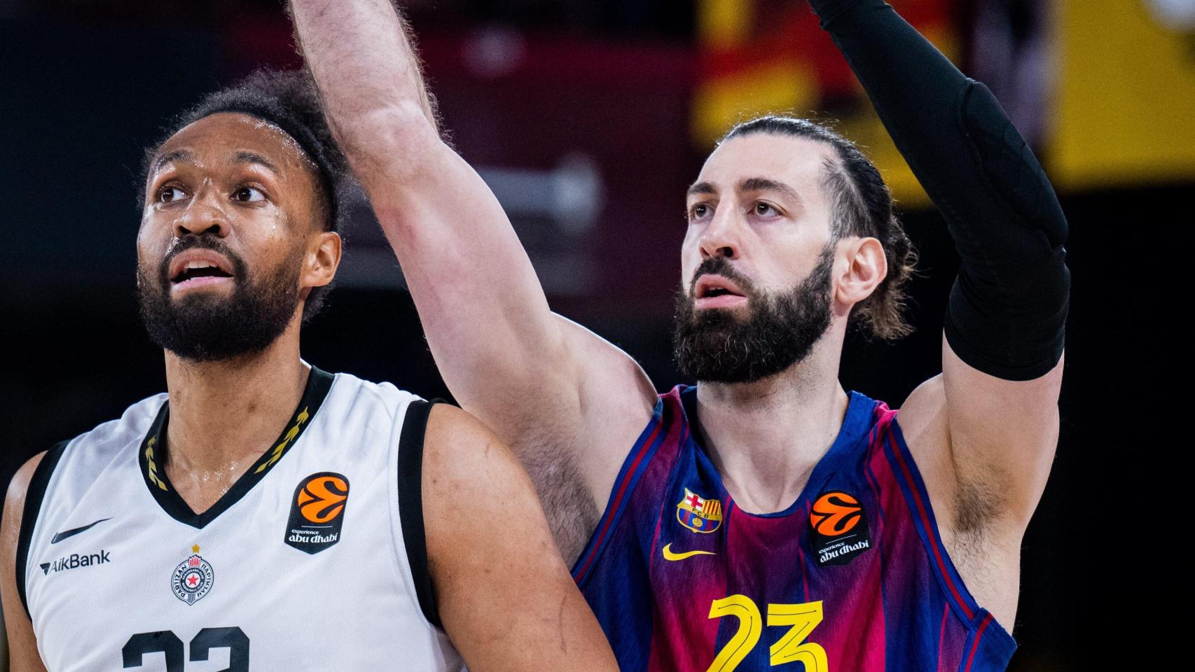 Jabari Parker y Tornike Shengelia durante el Barça de basket-Partizan