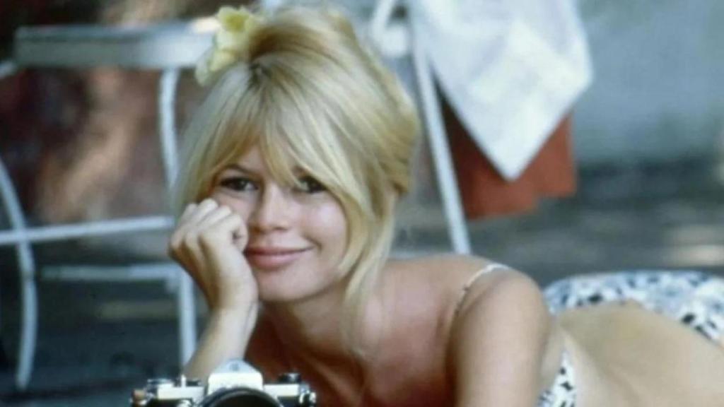 Imagen de Brigitte Bardot en la playa