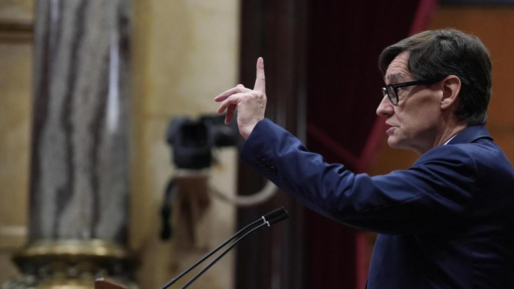 El presidente de la Generalitat, Salvador Illa, durante una intervención en el Parlament