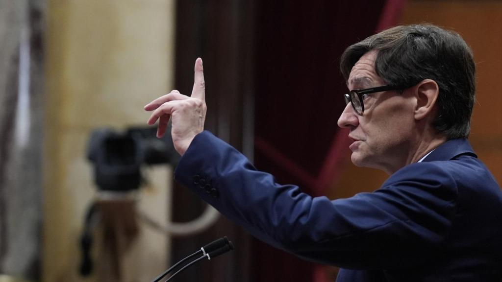 El presidente de la Generalitat, Salvador Illa, durante una intervención en el Parlament