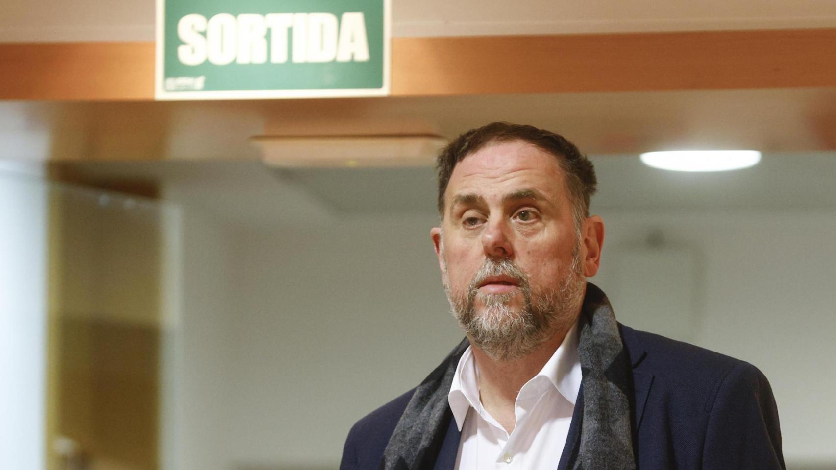 El presidente de ERC, Oriol Junqueras, durante una rueda de prensa desde la sede de ERC