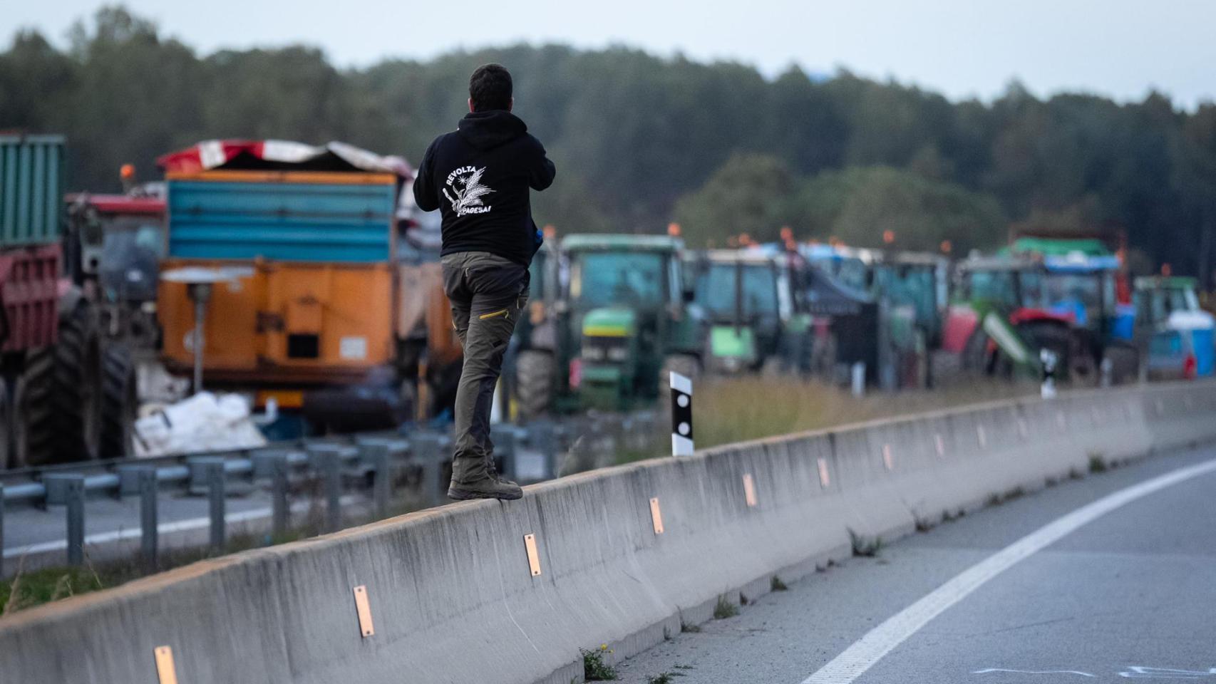 Huelga de agricultores en las carreteras catalanas