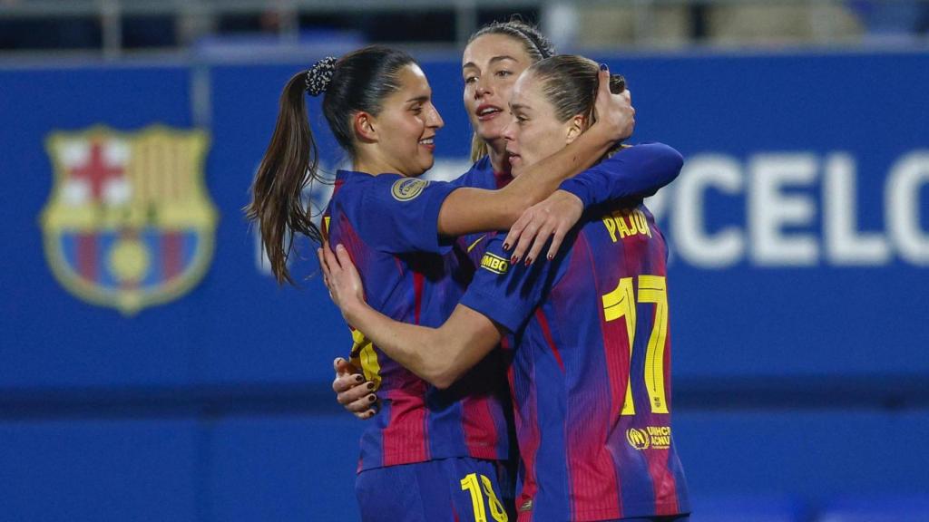 Kika Nazareth, Alexia Putellas y Ewa Pajor celebran un gol ante el Madrid CF