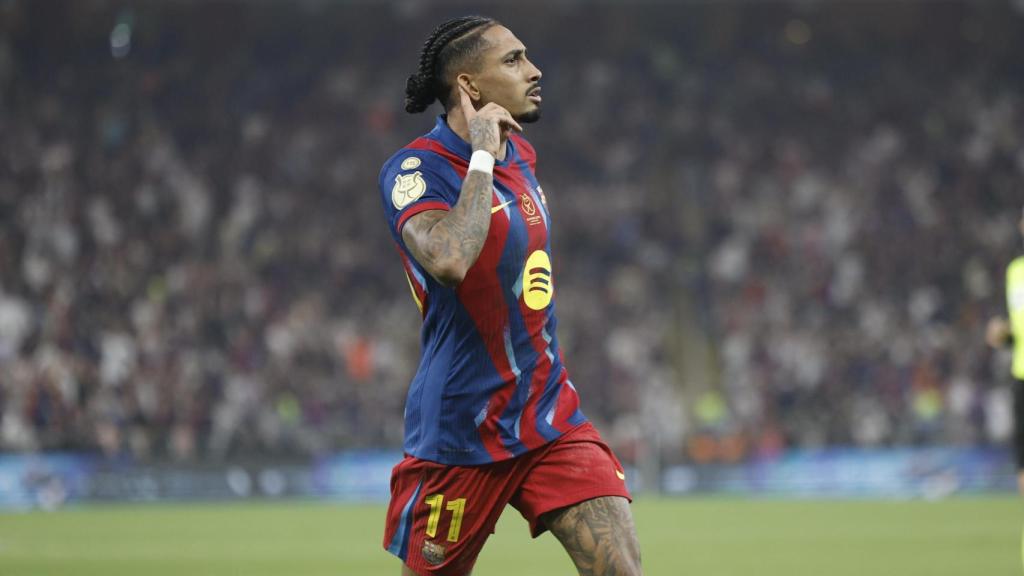 Raphinha celebra su gol en la final de la Supercopa contra el Real Madrid