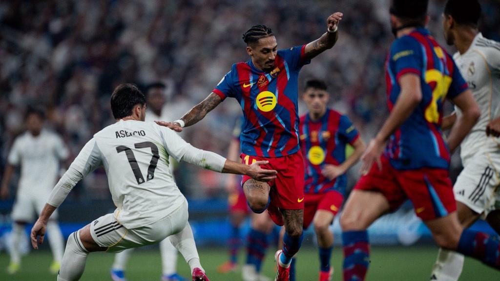 Raphinha celebra un dels seus gols a la final de la Supercopa contra el Reial Madrid