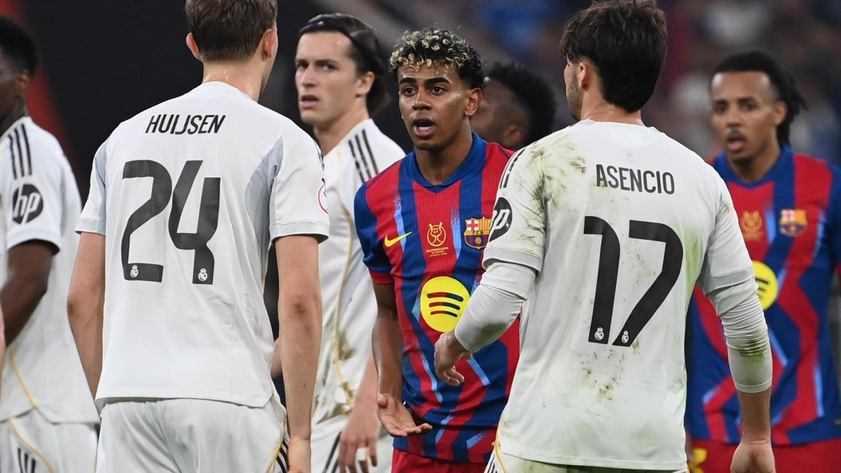 Lamine se encara con Huijsen en la final de la Supercopa