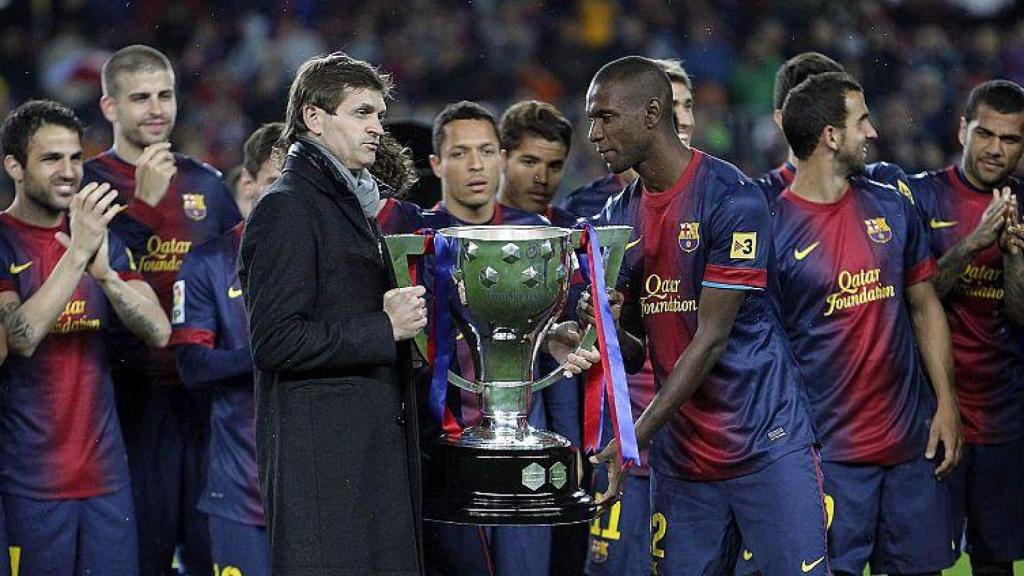 Eric Abidal y Tito Vilanova levantan el título de Liga 2012-13