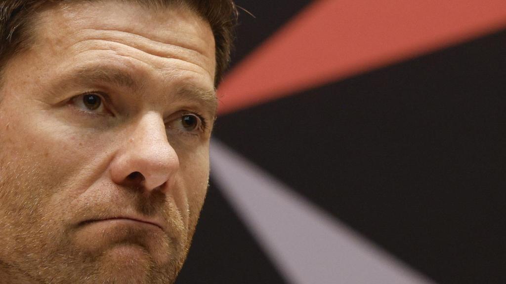 Xabi Alonso, con cara de circunstancias en la rueda de prensa tras la final de la Supercopa