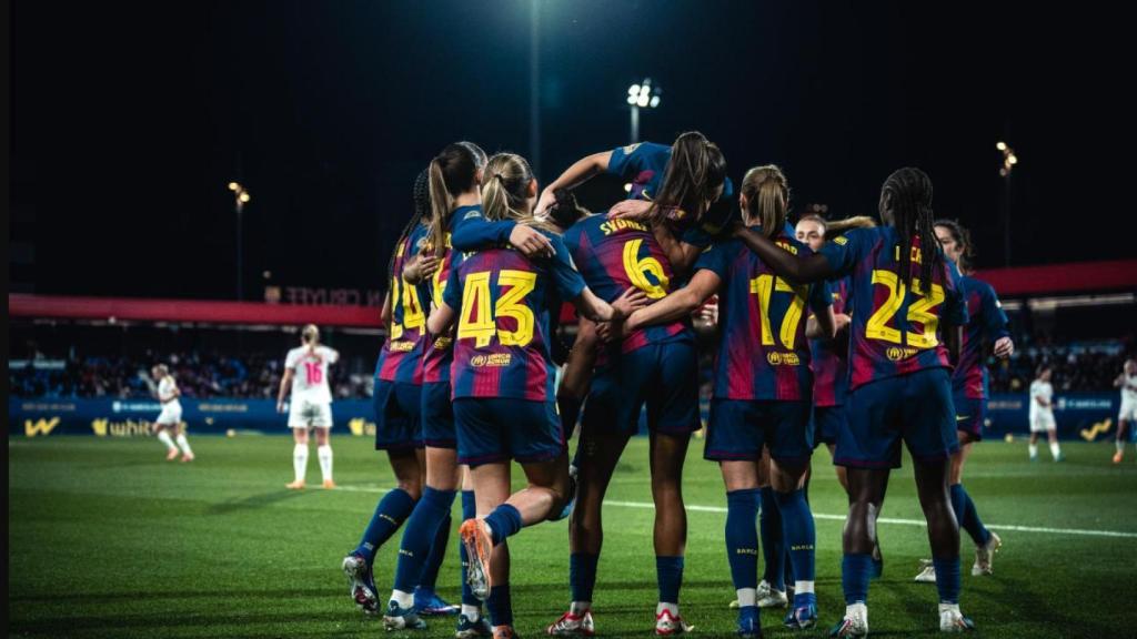 Las jugadoras del Barça Femenino celebran un gol contra el Madrid CFF