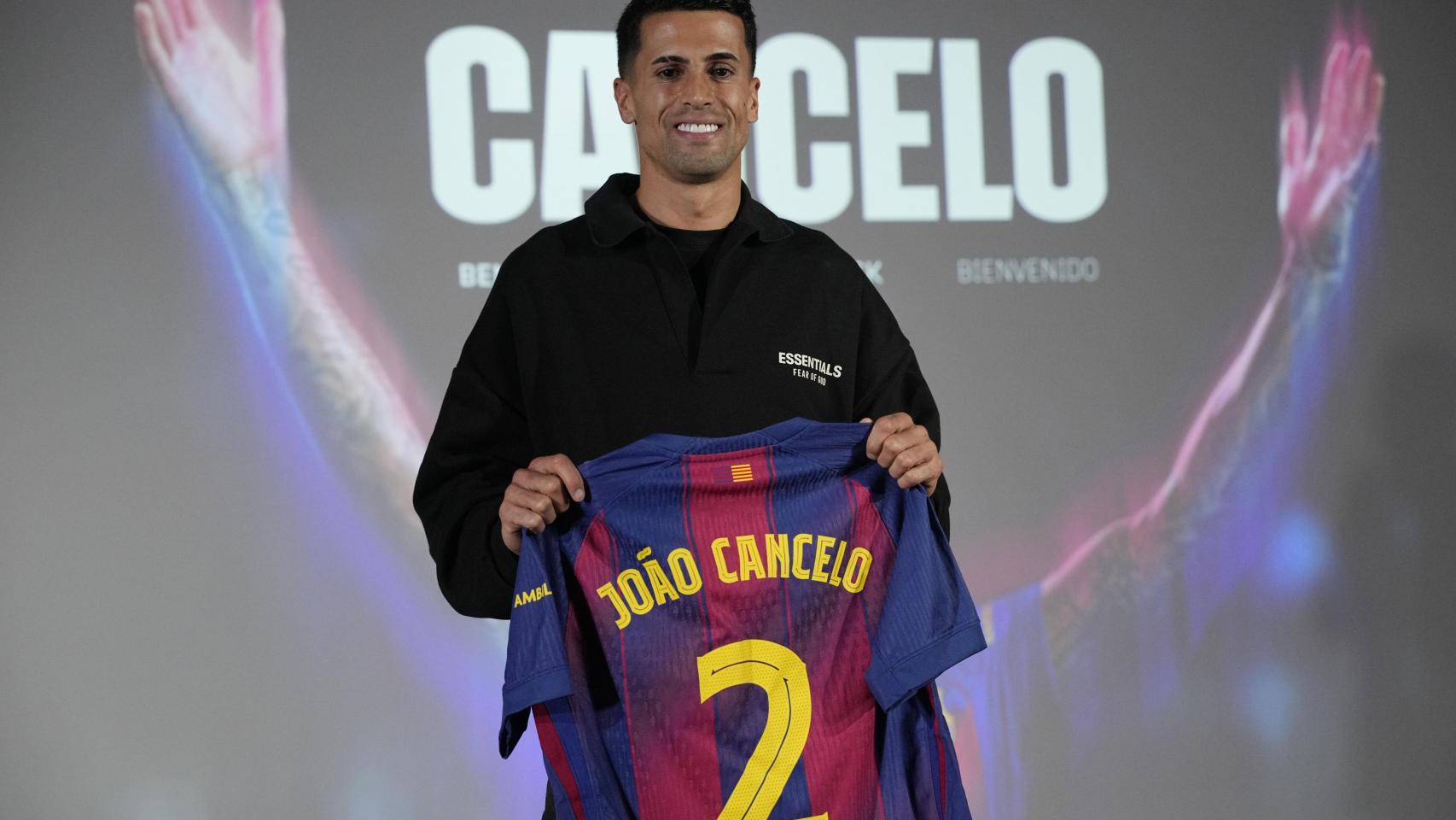 Joao Cancelo, presentado como jugador del Barça por segunda vez