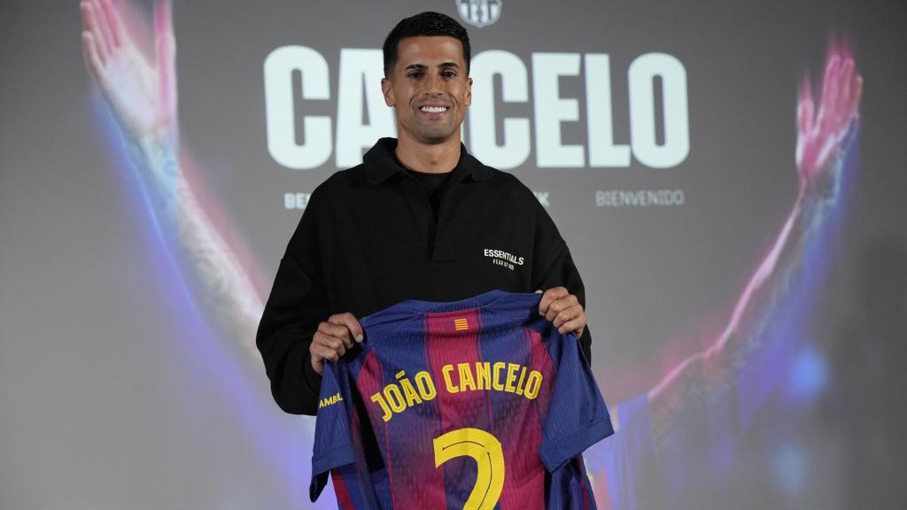Joao Cancelo, presentado como jugador del Barça por segunda vez