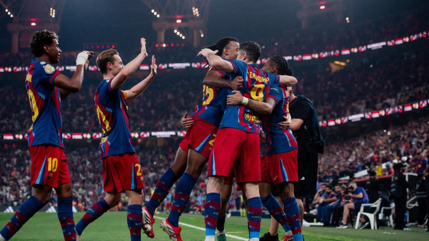 Los jugadores del Barça celebran un gol al Real Madrid en la final de la Supercopa
