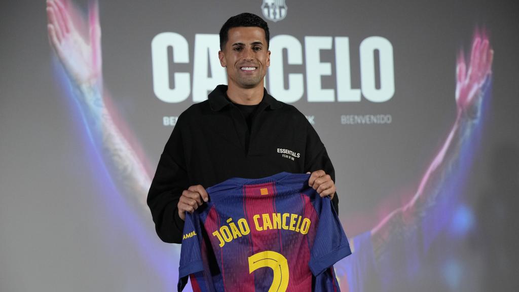 Joao Cancelo, presentado como jugador del Barça por segunda vez