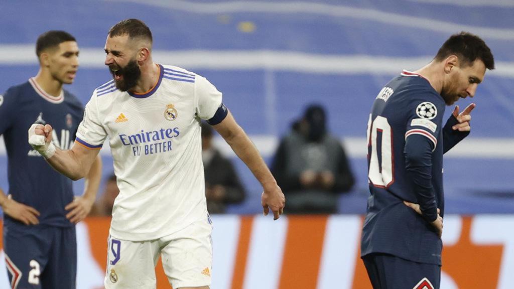 Karim Benzema celebra la victoria del Real Madrid sobre el PSG en 2022