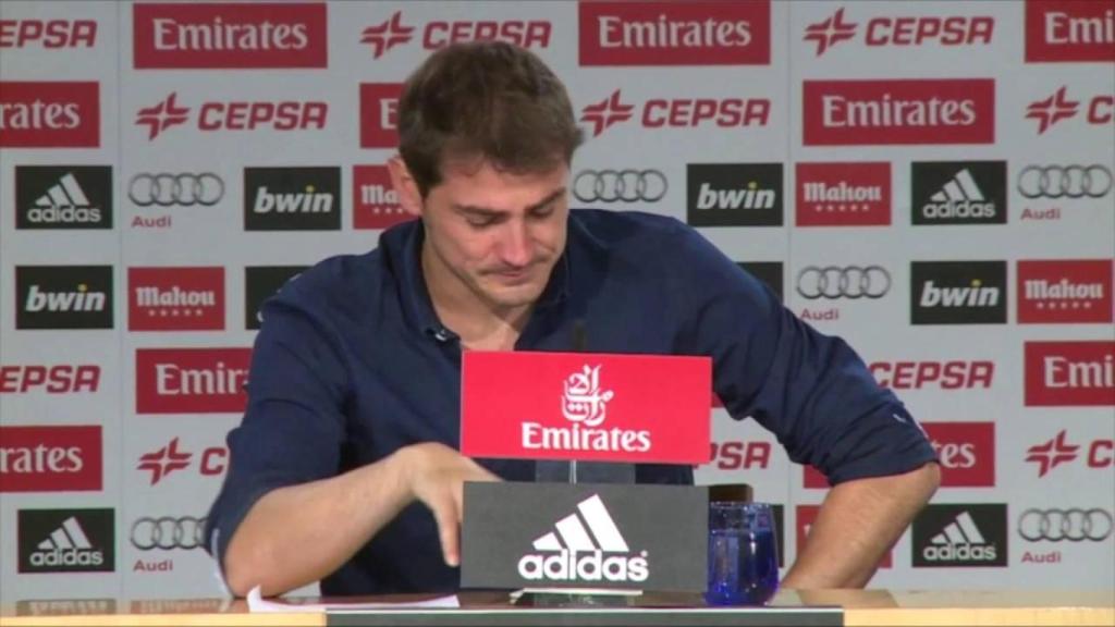 Iker Casillas plora en l'acte del seu comiat del Reial Madrid