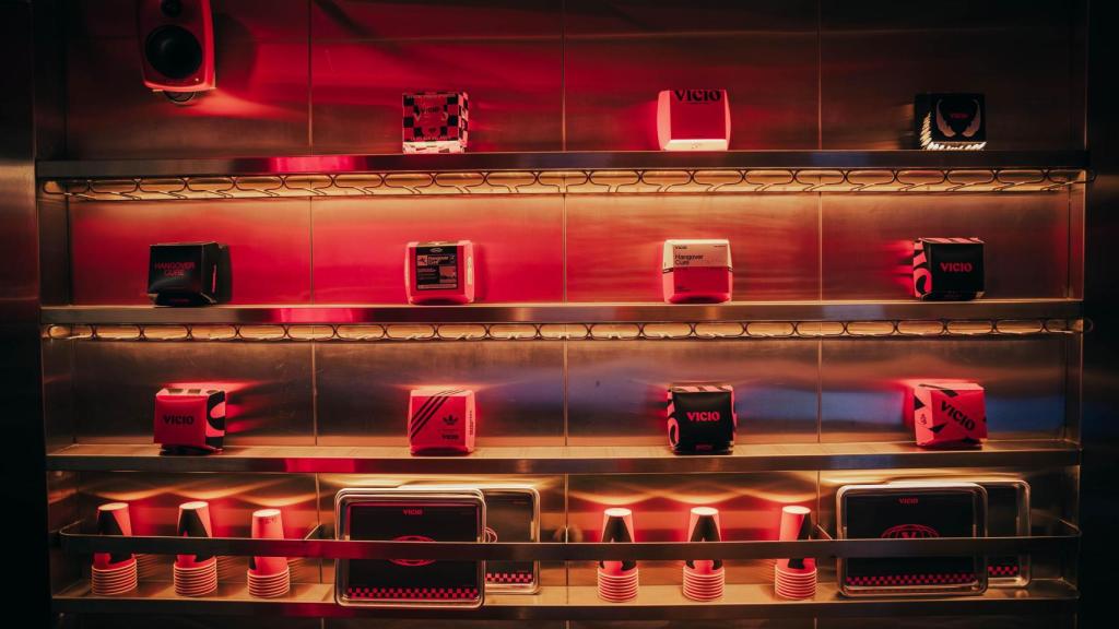 Una estantería con hamburguesas de Vicio