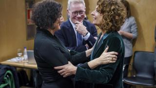 La consejera de Economía y Hacienda de Cataluña, Alicia Romero, la vicepresidenta primera del Gobierno y ministra de Hacienda, María Jesús Montero, y el presidente del ICF, Juli Fernández, durante el Consejo de Política Fiscal y Financiera (CPFF), de febrero de 2025