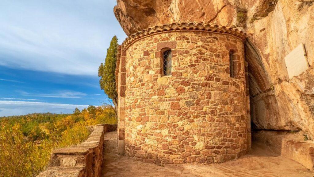 Part posterior de l'ermita de l'Abellera