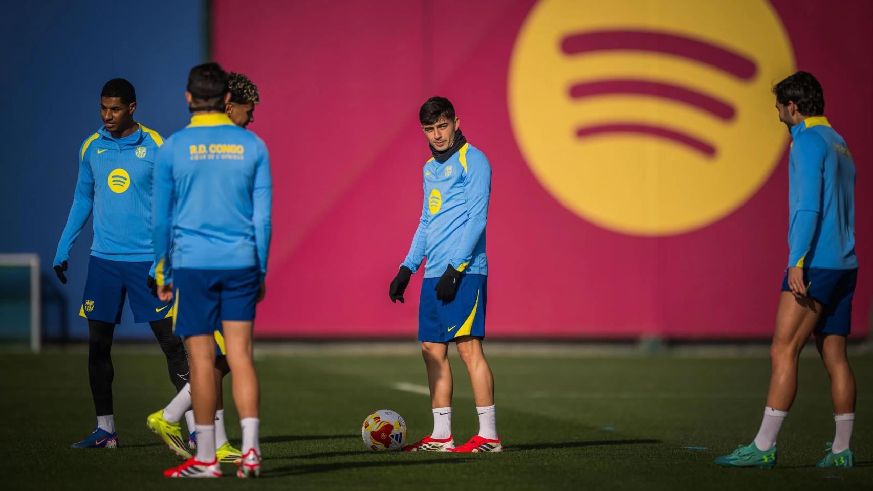 El Barça se entrena antes del partido de Copa ante el Racing