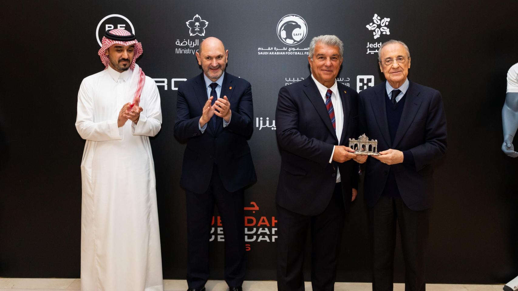 Joan Laporta y Florentino Pérez, en la previa de la final de la Supercopa