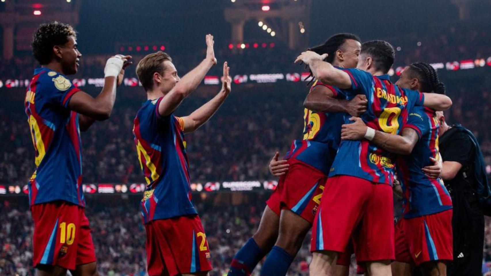 Los jugadores del Barça celebran uno de los goles en el clásico de la Supercopa