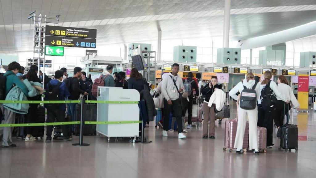 Pasajeros en el aseropuerto Josep Tarradellas Barcelona-El Prat