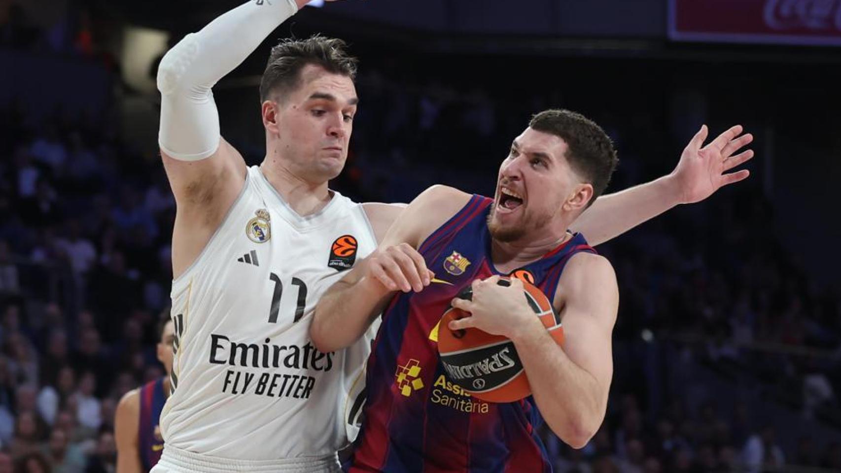 Joel Parra en el Real Madrid-Barça de basket de la Euroliga