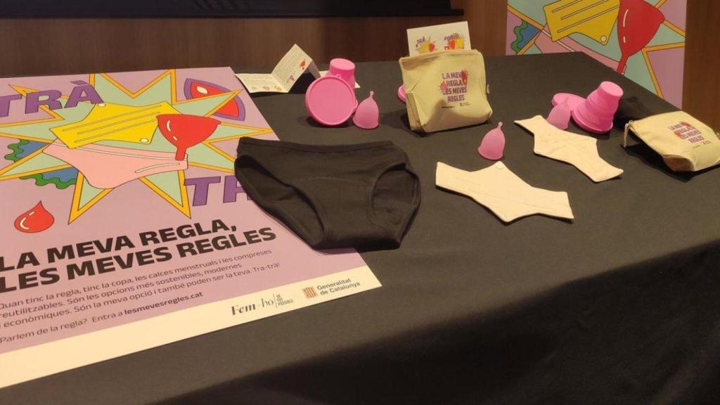 Imatge dels productes menstruals que repartia el Govern