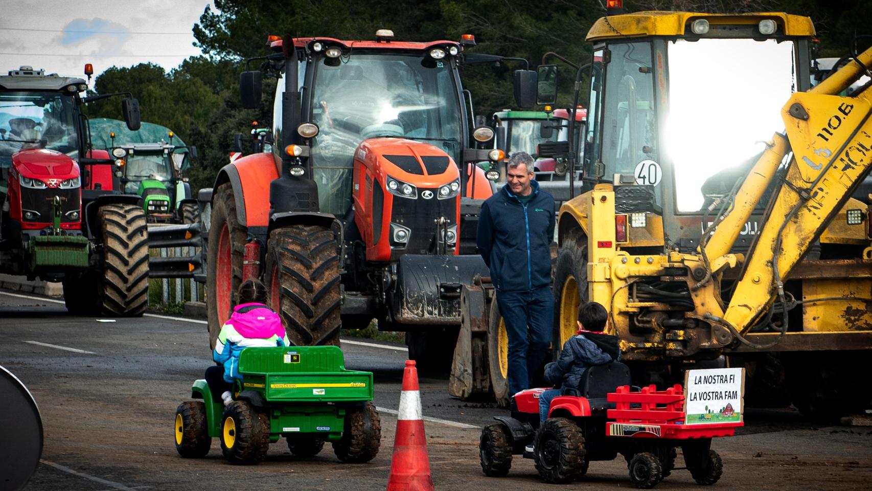 Corte de carreteras y protestas de los agricultores en Pontós