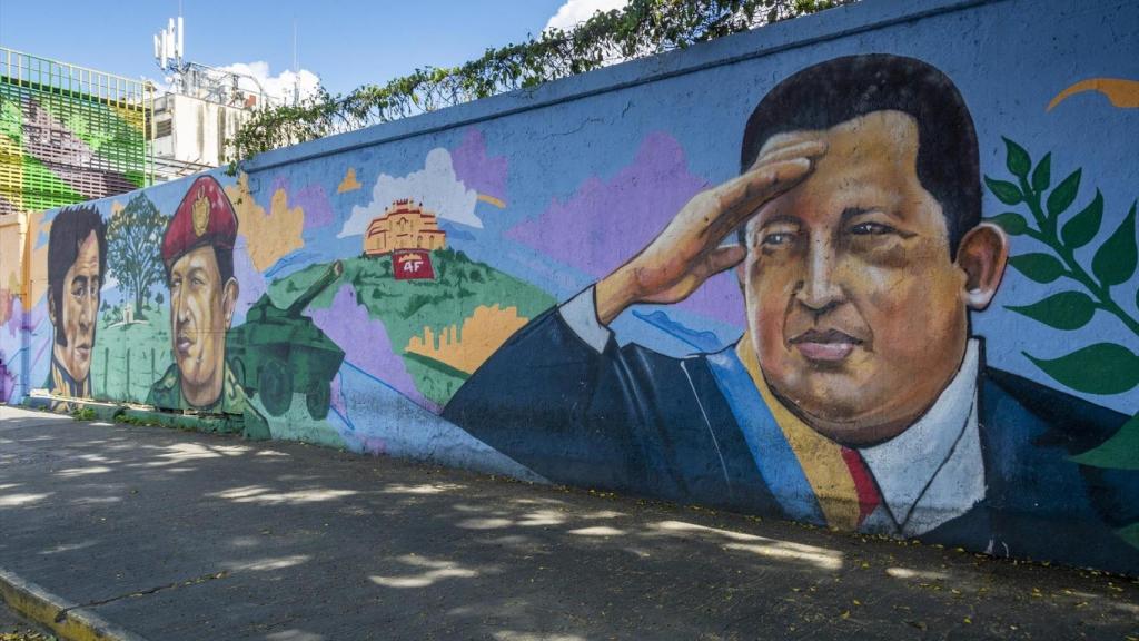 Mural con la imagen de Hugo Chávez, expresidente de Venezuela / EP