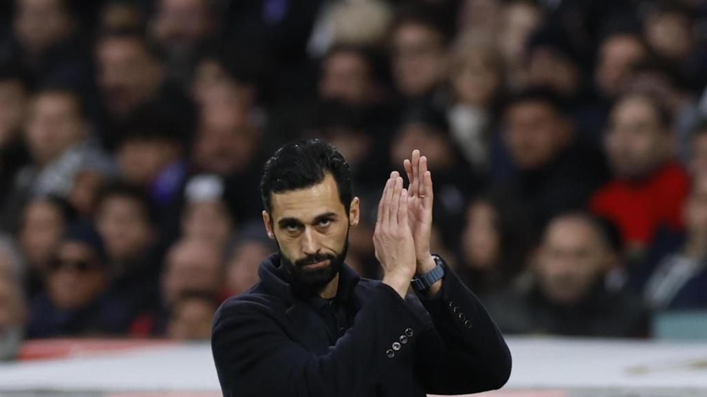 Álvaro Arbeloa da indicaciones en el Real Madrid-Levante