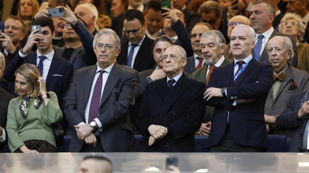 Florentino Pérez, seriós a la llotja del Bernabéu durant el Reial Madrid-Llevant