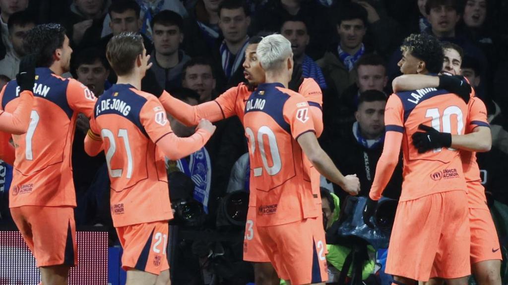 El Barça celebra el gol anulado de Fermín López ante la Real Sociedad en Anoeta