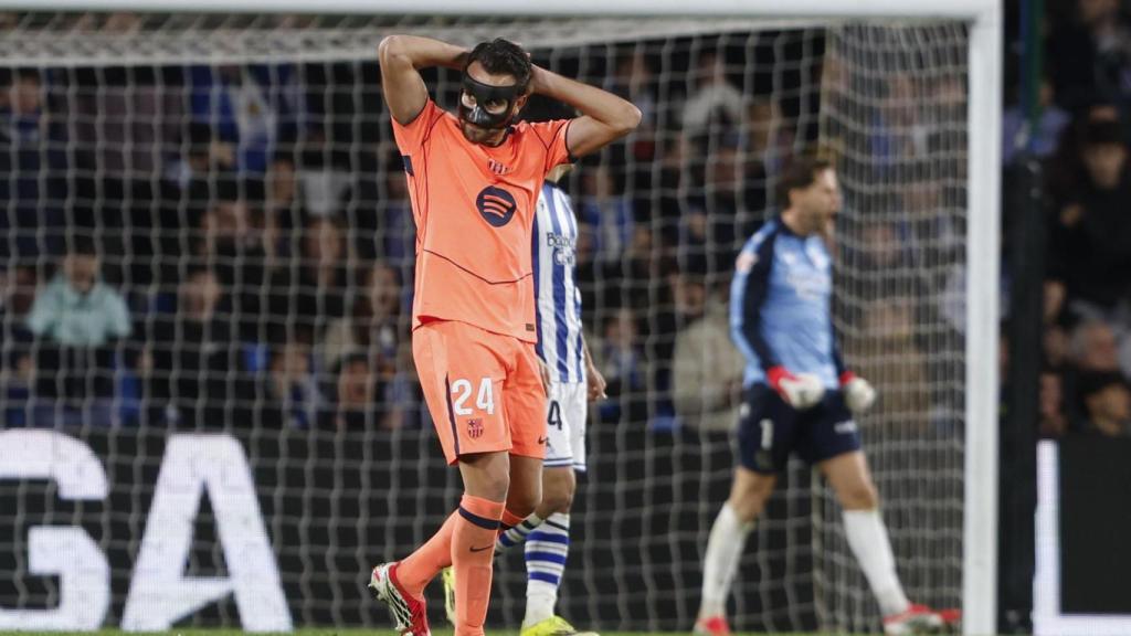 Éric García se lamenta en el Real Sociedad-Barça de Anoeta