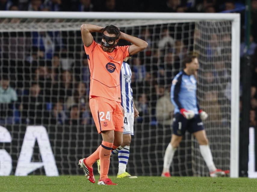 Éric García se lamenta en el Real Sociedad-Barça de Anoeta