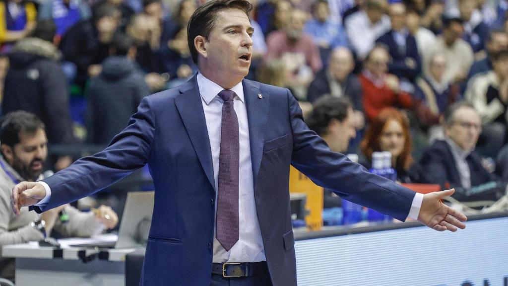 Xavi Pascual durante el Burgos-Barça de basket
