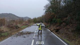 Los Bombers de la Generalitat, en una actuación tras las lluvias del sábado