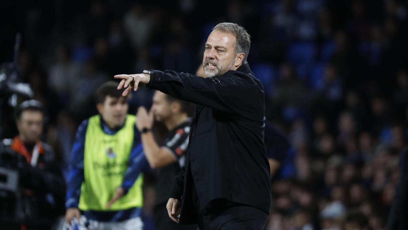Hansi Flick, enfadado con el arbitraje durante el Real Sociedad-Barça