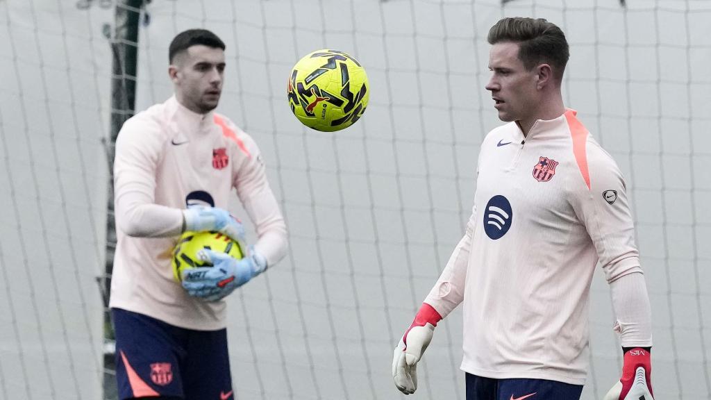 Ter Stegen y Joan García, en un entrenamiento del Barça